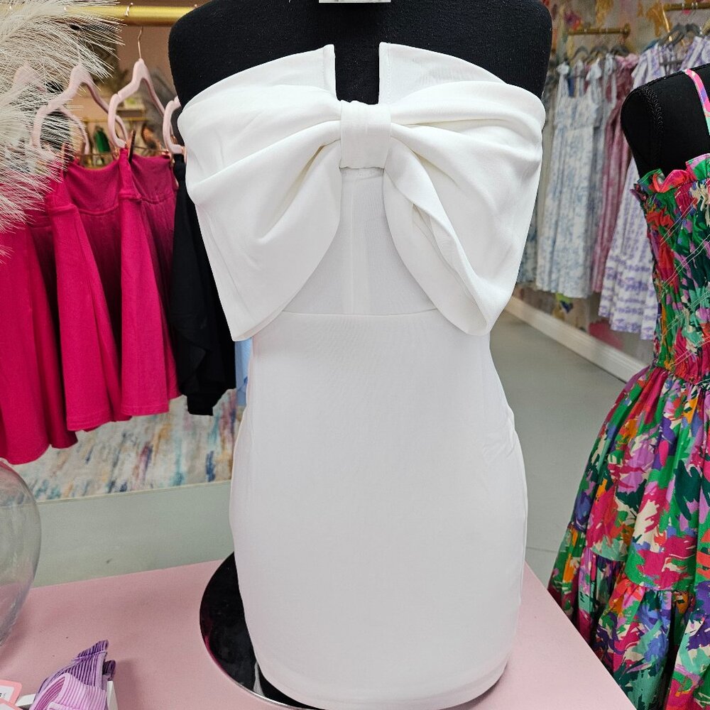 Beautiful white strapless dress by timing. Perfect for Summer or Graduation